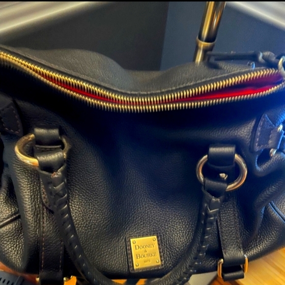Beautiful!🥰👜 Dooney & Bourke Bag!!!❤ - Picture 1 of 16